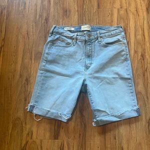 Universal Thread Women SZ 10/30 Blue High Rise Raw Hem Cuff Bermuda Jean Shorts.